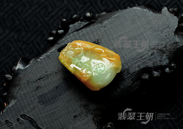 糯冰种黄加绿缅甸翡翠招财进宝挂件