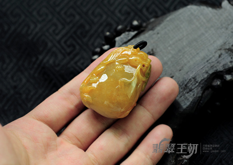 糯冰种黄加绿缅甸翡翠招财进宝挂件