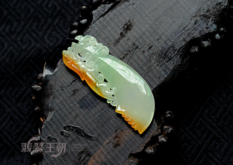 糯冰种三彩缅甸翡翠刀挂件