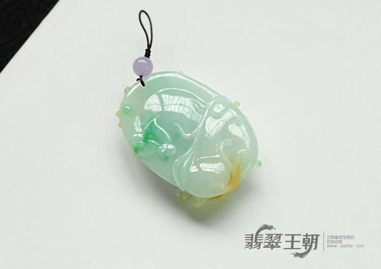 糯冰种三彩缅甸翡翠螭龙挂件