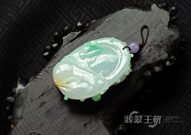 糯冰种三彩缅甸翡翠螭龙挂件