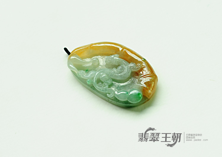 糯冰种三彩缅甸翡翠螭龙挂件
