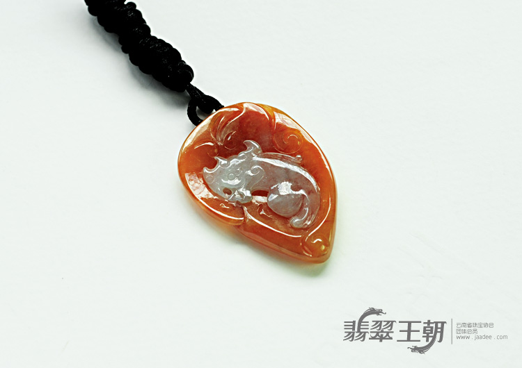 糯冰种红翡缅甸翡翠龙牌挂件
