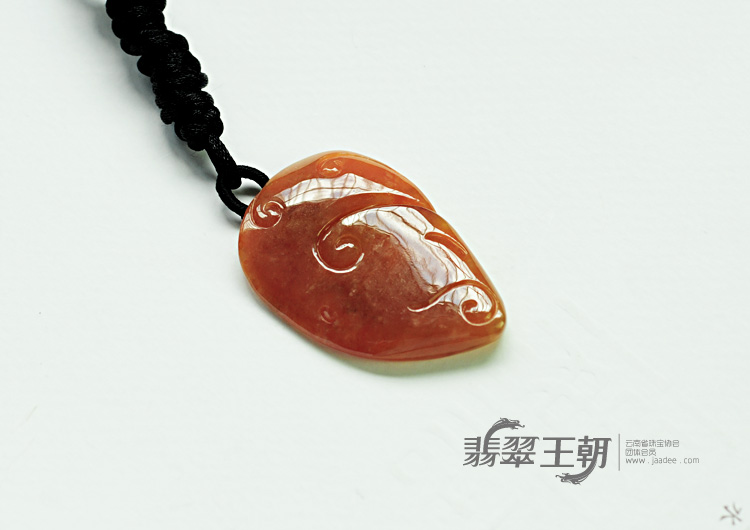 糯冰种红翡缅甸翡翠龙牌挂件