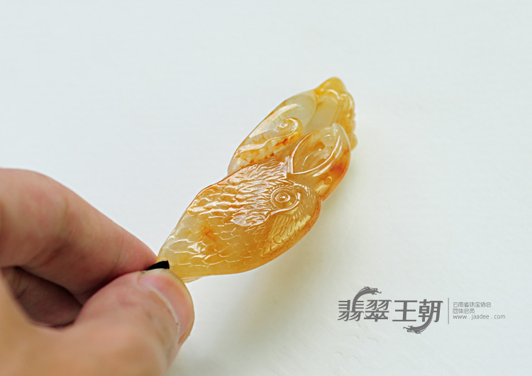 糯冰种黄翡缅甸翡翠鹰头挂件