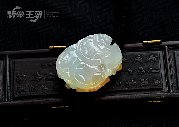 糯冰种黄翡缅甸翡翠龙行如意挂件