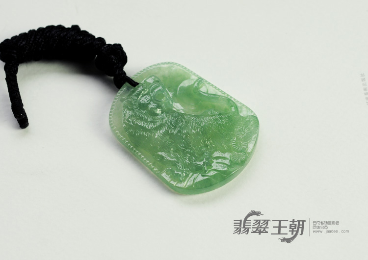 冰种晴水缅甸翡翠虎牌挂件