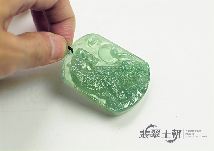 冰种晴水缅甸翡翠虎牌挂件