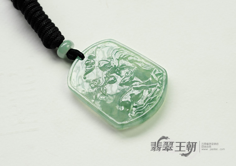 冰种晴水缅甸翡翠龙牌挂件