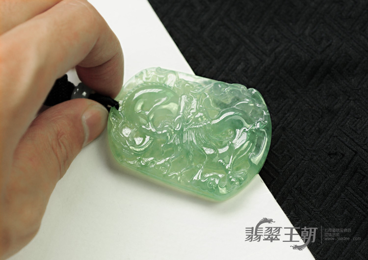 冰种晴水缅甸翡翠龙牌挂件