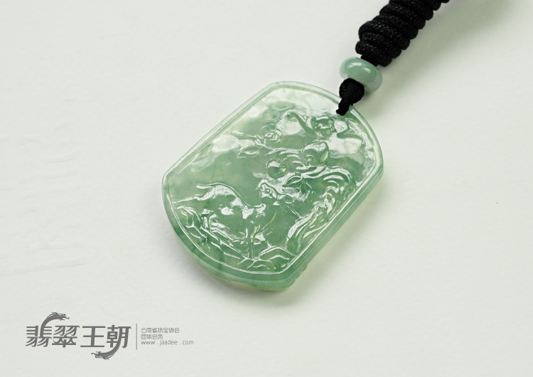 冰种晴水缅甸翡翠龙牌挂件