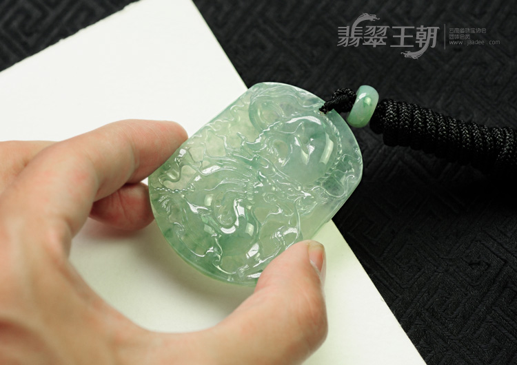 冰种晴水缅甸翡翠龙牌挂件