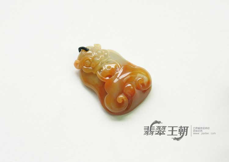 糯冰种红黄翡缅甸翡翠吐祥纳瑞挂件