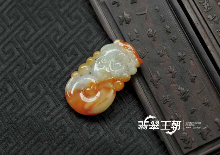 糯冰种红黄翡缅甸翡翠仿古龙挂件