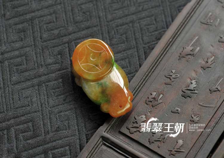 糯冰种三彩缅甸翡翠招财进宝挂件