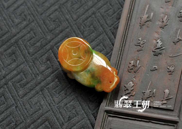 糯冰种三彩缅甸翡翠招财进宝挂件