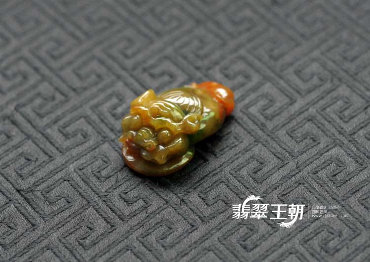糯冰种三彩缅甸翡翠招财进宝挂件