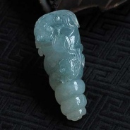 冰种飘花略带紫罗兰缅甸翡翠“富贵吉祥”海螺挂件