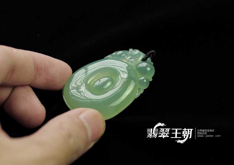 冰玻种晴水缅甸翡翠福在眼前挂件