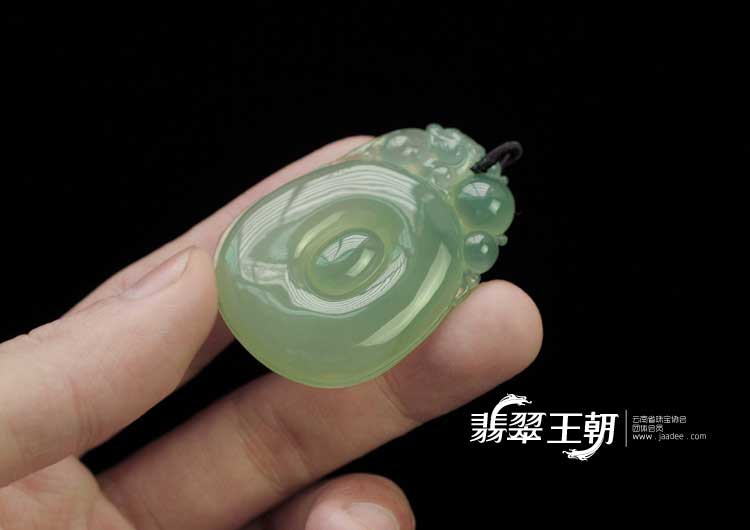 冰玻种晴水缅甸翡翠福在眼前挂件