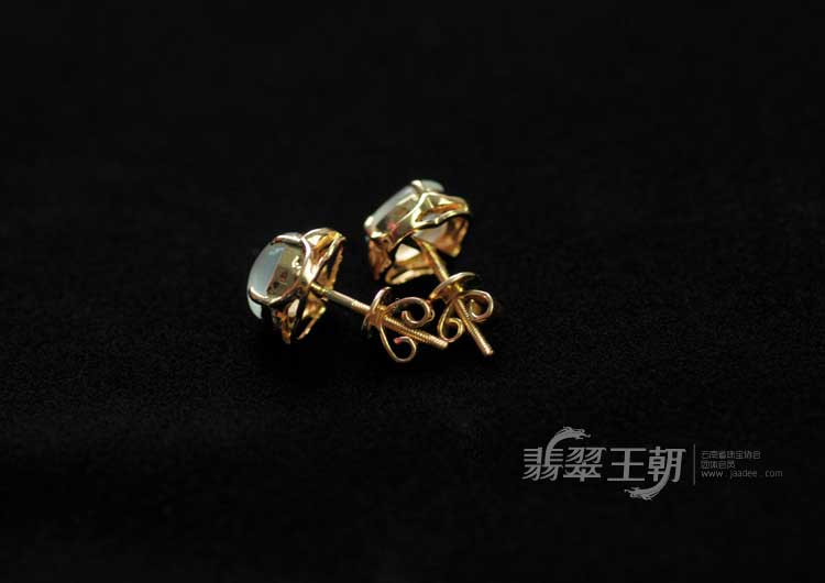 玻璃种莹光缅甸翡翠耳钉