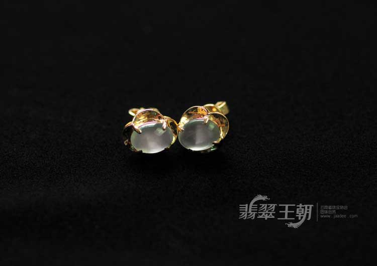 玻璃种莹光缅甸翡翠耳钉