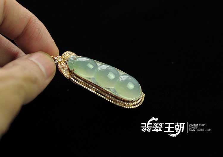 冰玻种晴水缅甸翡翠镶玫瑰金四季豆胸坠