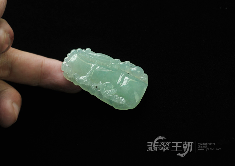 冰种晴水缅甸翡翠节节高挂件