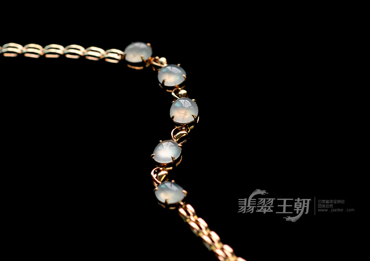 冰玻种强莹光缅甸翡翠包玫瑰金镶真钻手链（5颗）