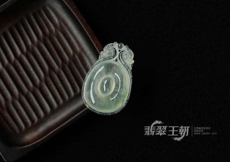 冰种飘花缅甸翡翠双龙戏珠挂件