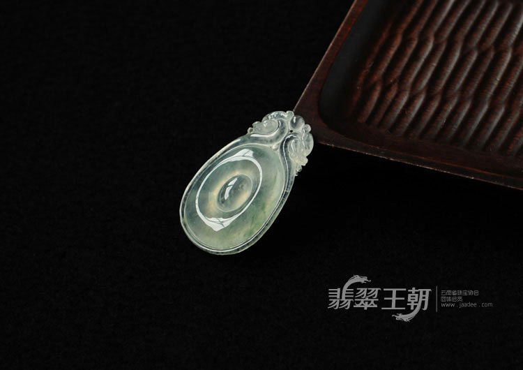 冰种飘花缅甸翡翠双龙戏珠挂件