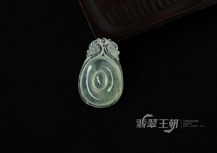 冰种飘花缅甸翡翠双龙戏珠挂件