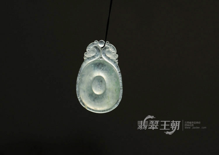 冰种飘花缅甸翡翠双龙戏珠挂件