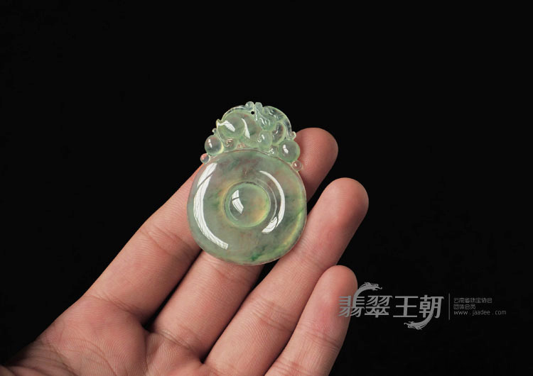 冰种飘花缅甸翡翠招财进宝挂件