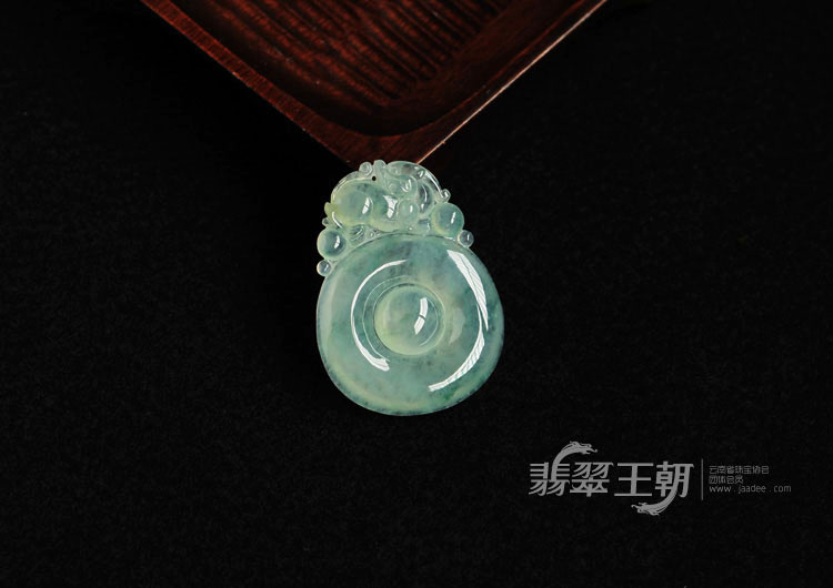 冰种飘花缅甸翡翠招财进宝挂件