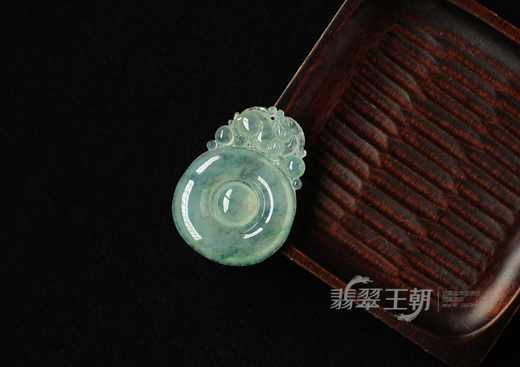 冰种飘花缅甸翡翠招财进宝挂件
