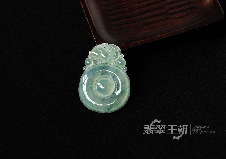 冰种飘花缅甸翡翠招财进宝挂件