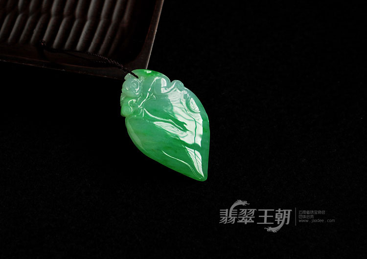 糯冰种正阳绿缅甸翡翠灵猴献寿挂件