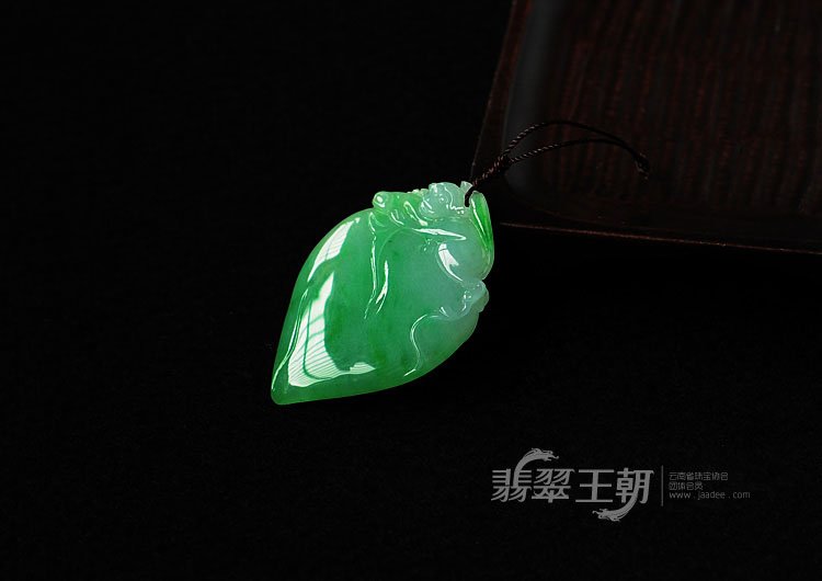 糯冰种正阳绿缅甸翡翠灵猴献寿挂件