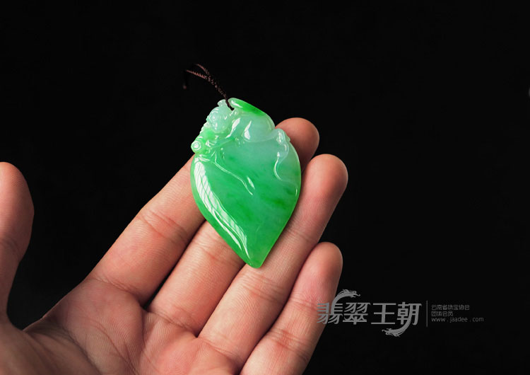 糯冰种正阳绿缅甸翡翠灵猴献寿挂件