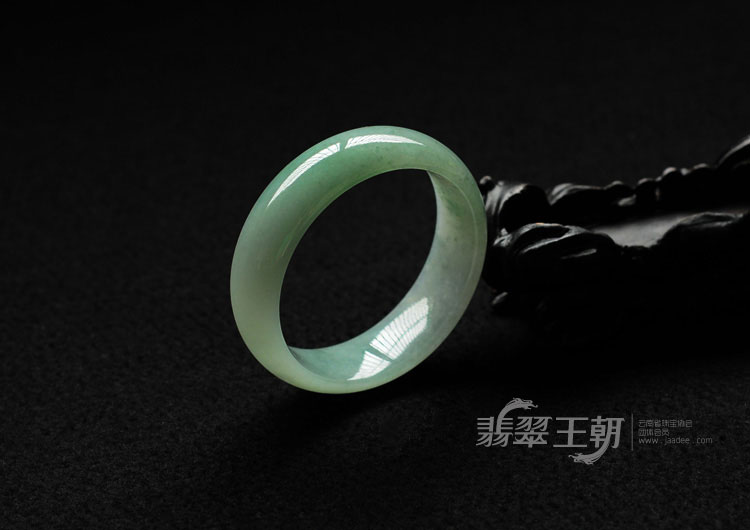 糯冰种晴水缅甸翡翠手镯（52.6mm）
