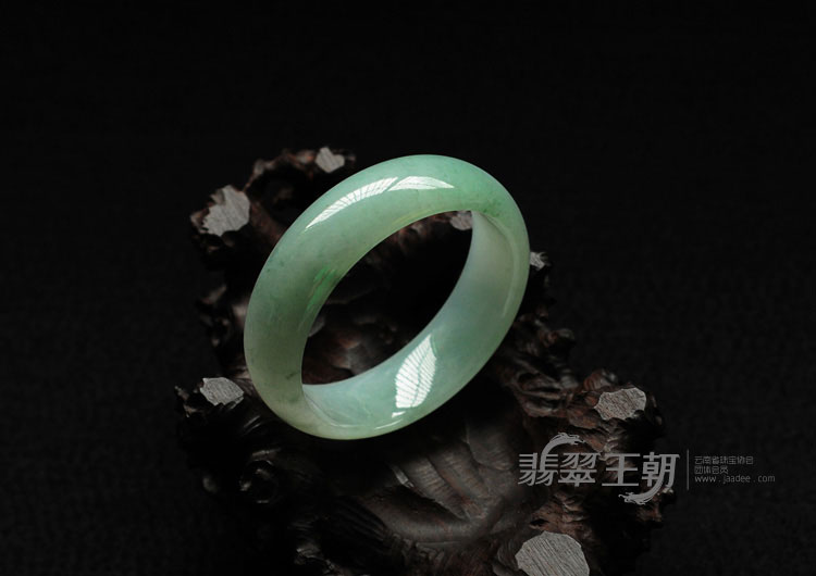 糯冰种晴水缅甸翡翠手镯（52.6mm）