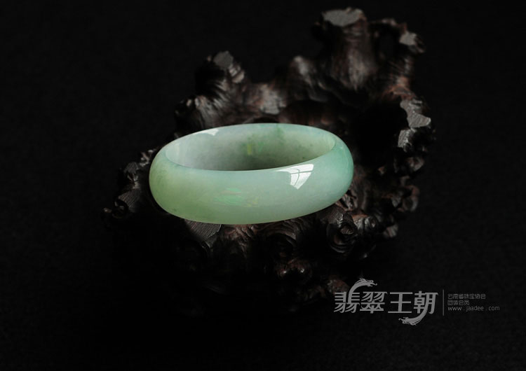 糯冰种晴水缅甸翡翠手镯（52.6mm）