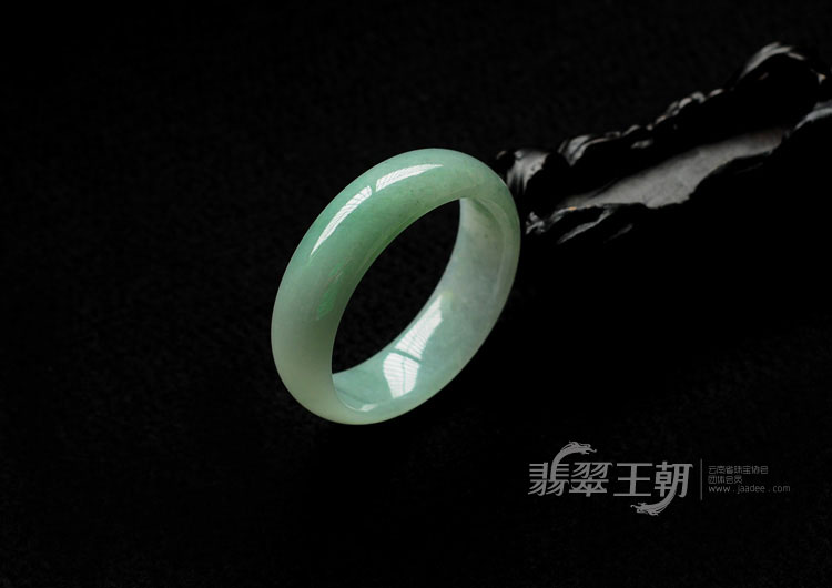 糯冰种晴水缅甸翡翠手镯（52.6mm）