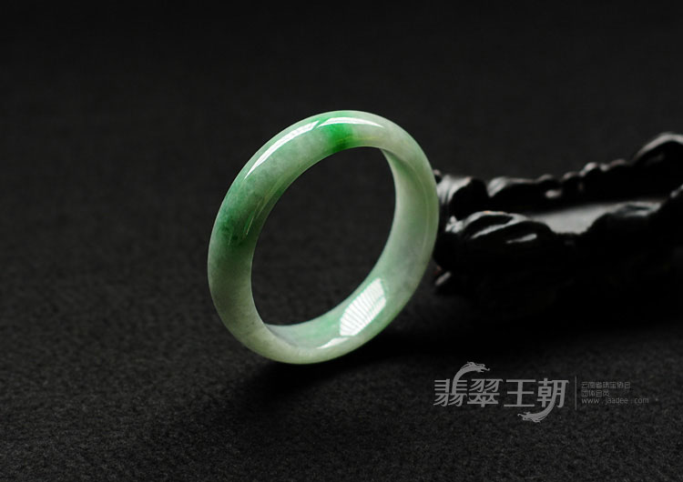 细糯种翠色缅甸翡翠手镯（55.34mm）