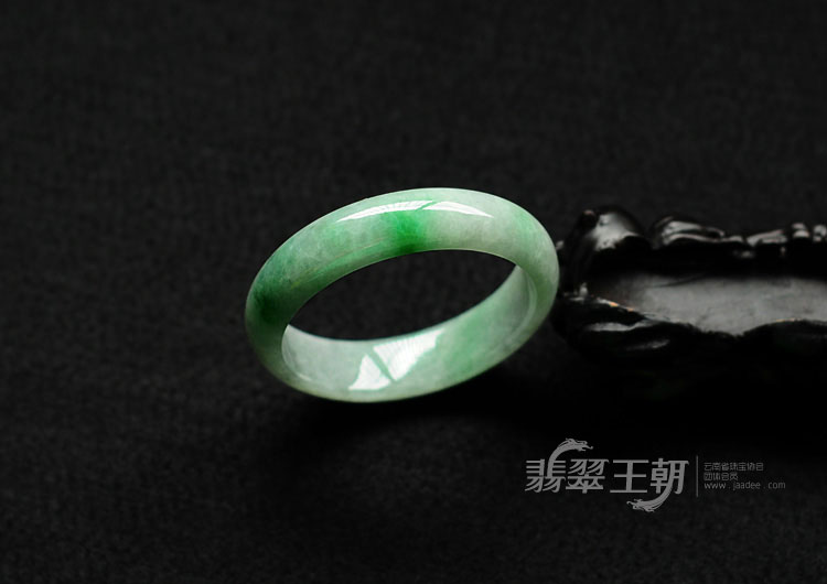 细糯种翠色缅甸翡翠手镯（55.34mm）