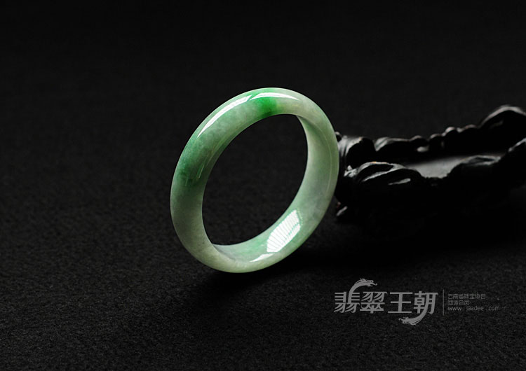 细糯种翠色缅甸翡翠手镯（55.34mm）