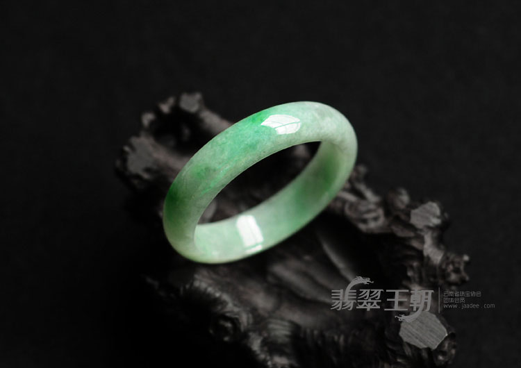 细糯种翠色缅甸翡翠手镯（55.34mm）