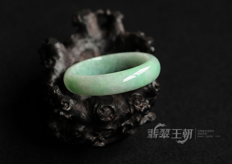 细糯种翠色缅甸翡翠手镯（55.34mm）
