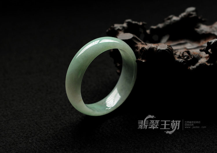 细糯种晴水缅甸翡翠手镯（55.31mm）